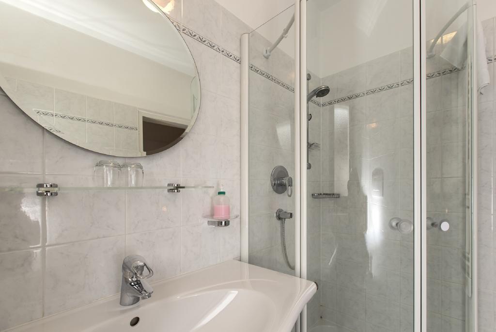 Hotel Schoenblick Sexten Стая снимка
