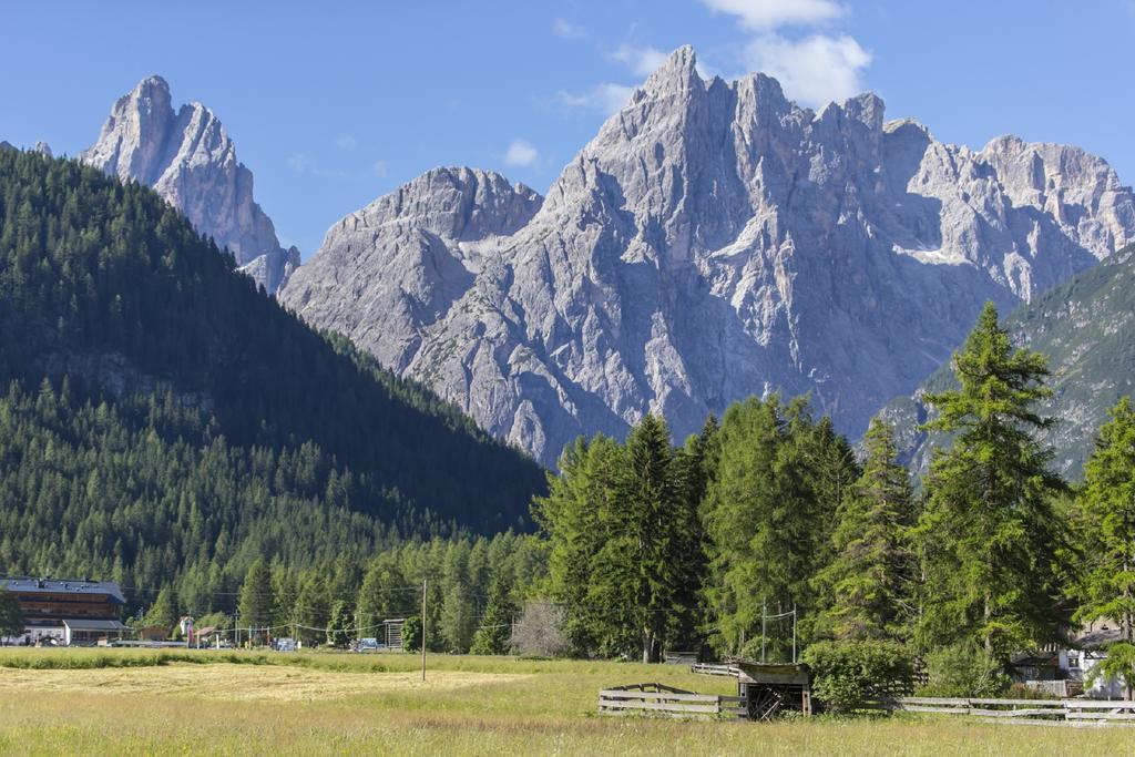 Hotel Schoenblick Sexten Екстериор снимка