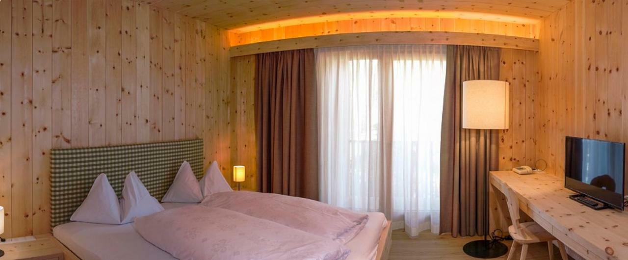 Hotel Schoenblick Sexten Екстериор снимка