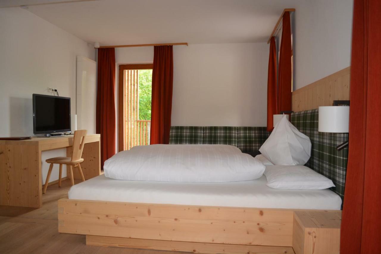 Hotel Schoenblick Sexten Екстериор снимка
