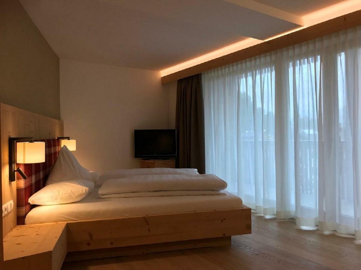 Hotel Schoenblick Sexten Екстериор снимка